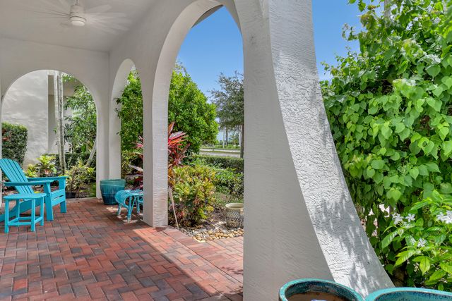 5065 Grandiflora Road, Palm Beach Gardens, FL 33418