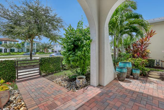 5065 Grandiflora Road, Palm Beach Gardens, FL 33418