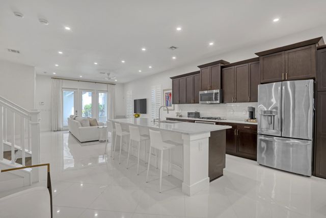 5065 Grandiflora Road, Palm Beach Gardens, FL 33418