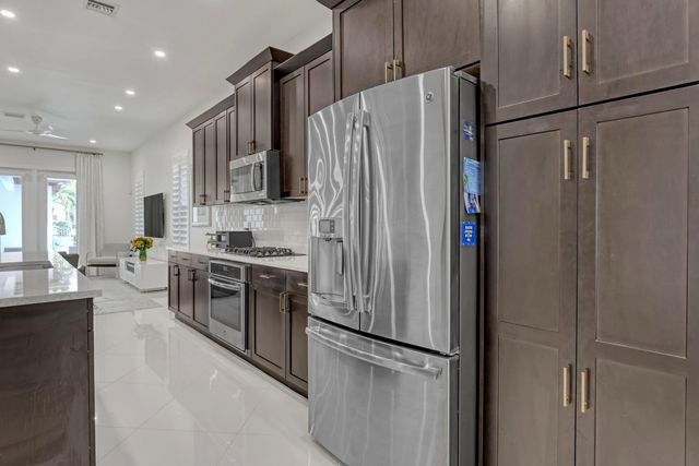 5065 Grandiflora Road, Palm Beach Gardens, FL 33418