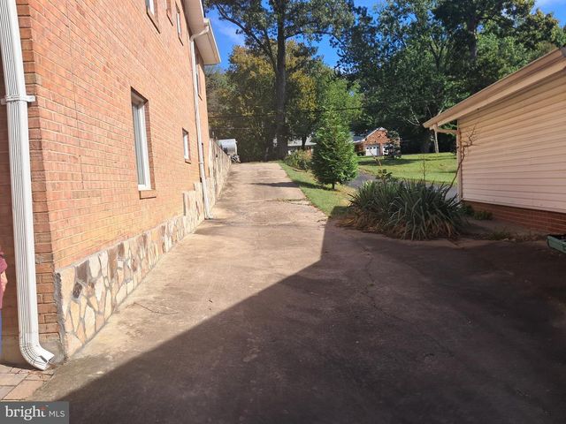 18306 POSSUM POINT RD, Dumfries, VA 22026