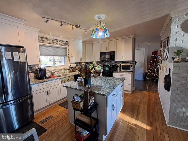 18306 POSSUM POINT RD, Dumfries, VA 22026