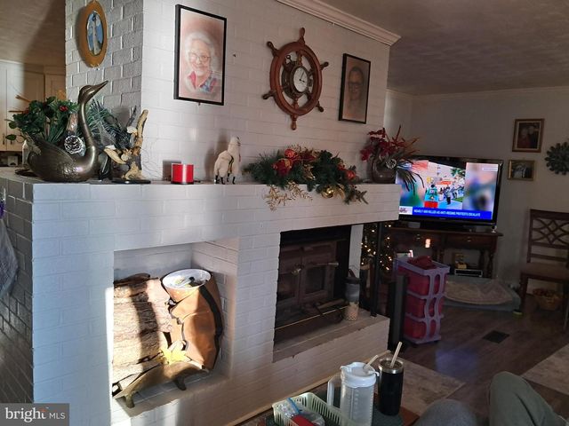 18306 POSSUM POINT RD, Dumfries, VA 22026