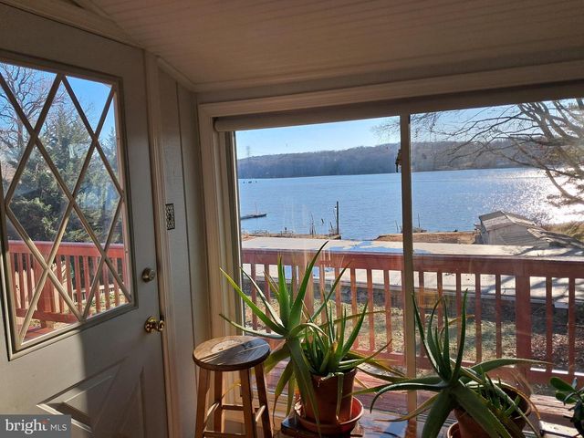 18306 POSSUM POINT RD, Dumfries, VA 22026