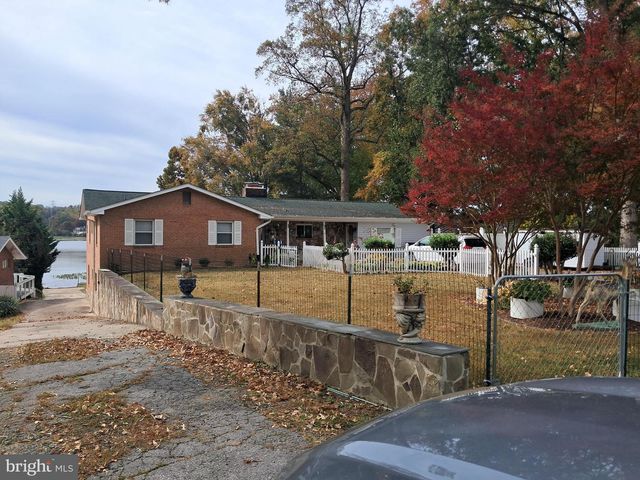 18306 POSSUM POINT RD, Dumfries, VA 22026