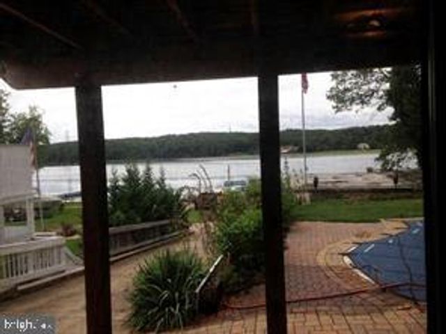 18306 POSSUM POINT RD, Dumfries, VA 22026