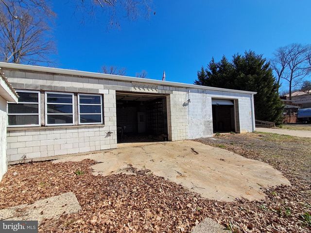 18306 POSSUM POINT RD, Dumfries, VA 22026