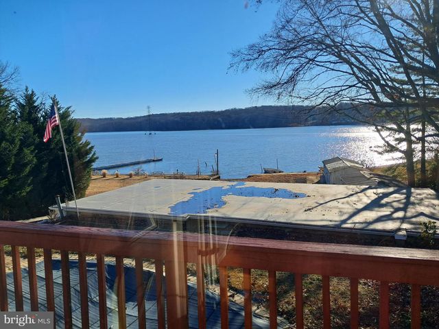 18306 POSSUM POINT RD, Dumfries, VA 22026