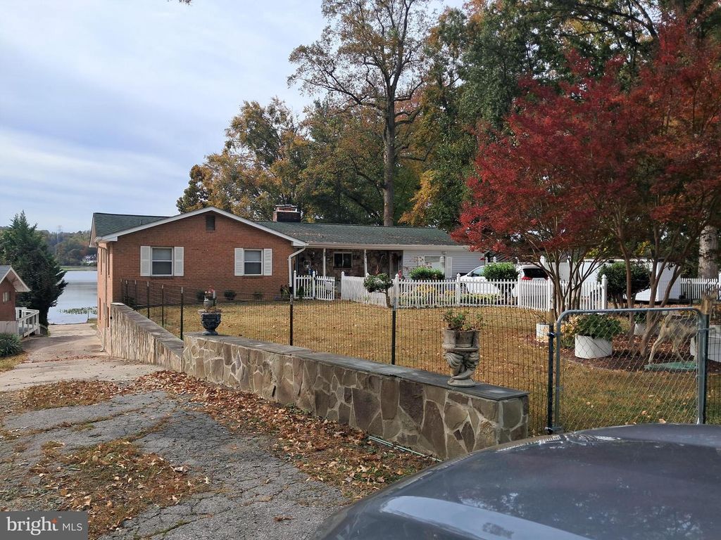 18306 POSSUM POINT RD, Dumfries, VA 22026