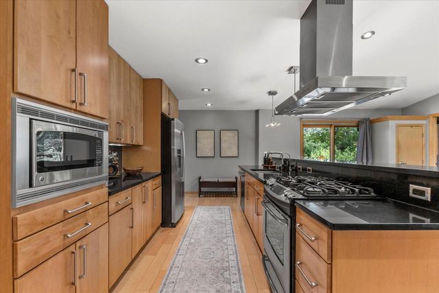 5016 S 34th STREET, Greenfield, WI 53221