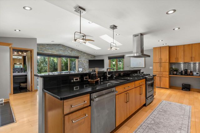5016 S 34th STREET, Greenfield, WI 53221