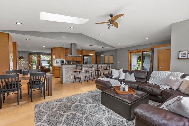 5016 S 34th STREET, Greenfield, WI 53221