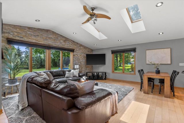 5016 S 34th STREET, Greenfield, WI 53221