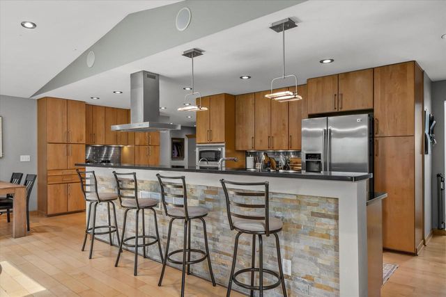 5016 S 34th STREET, Greenfield, WI 53221