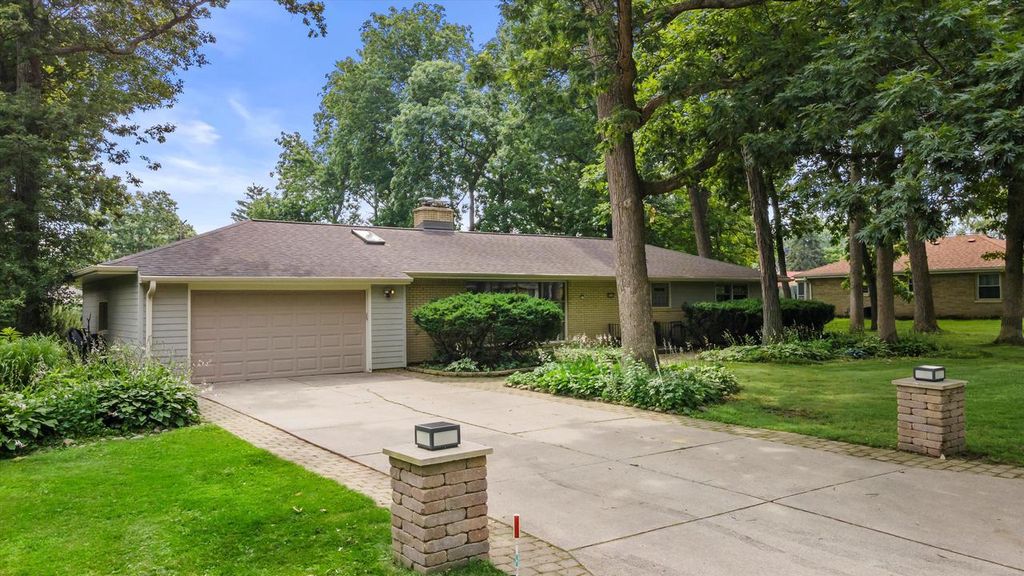5016 S 34th STREET, Greenfield, WI 53221