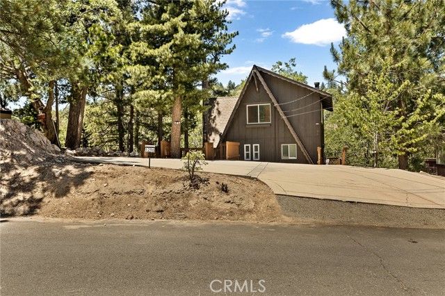 1296 Calgary Drive, Lake Arrowhead, CA 92352