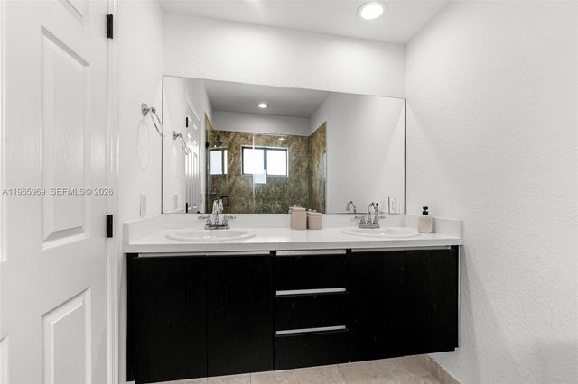 16371 SW 44th Ter, Miami, FL 33185