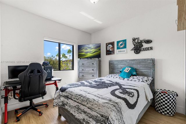 16371 SW 44th Ter, Miami, FL 33185