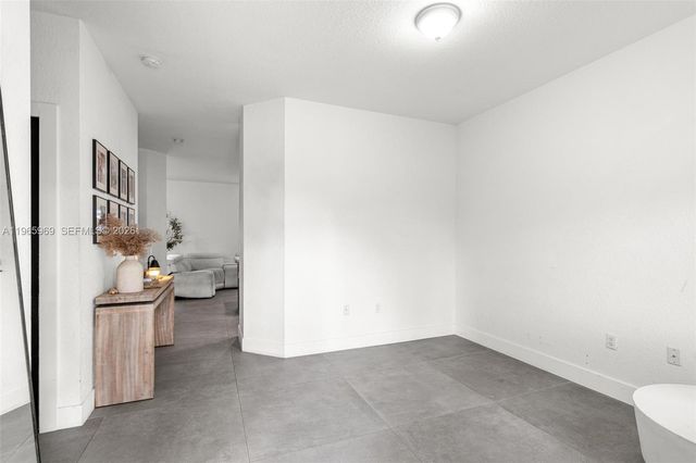 16371 SW 44th Ter, Miami, FL 33185