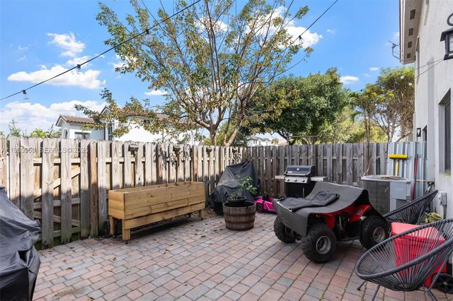 16371 SW 44th Ter, Miami, FL 33185