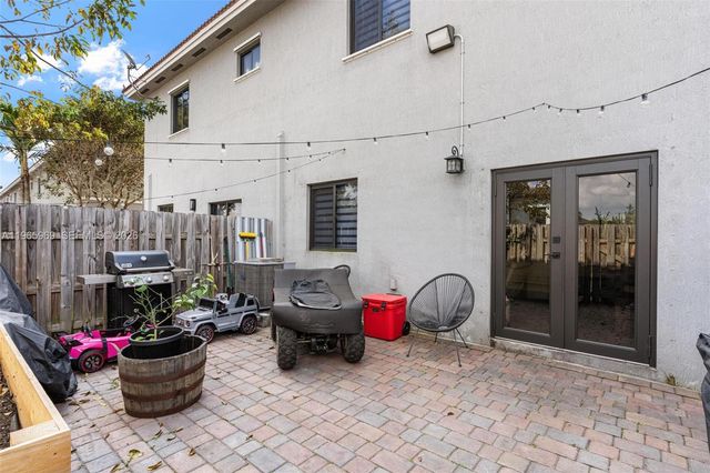 16371 SW 44th Ter, Miami, FL 33185