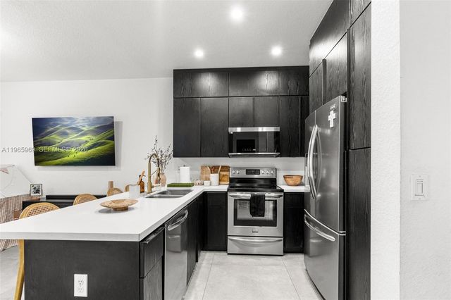 16371 SW 44th Ter, Miami, FL 33185