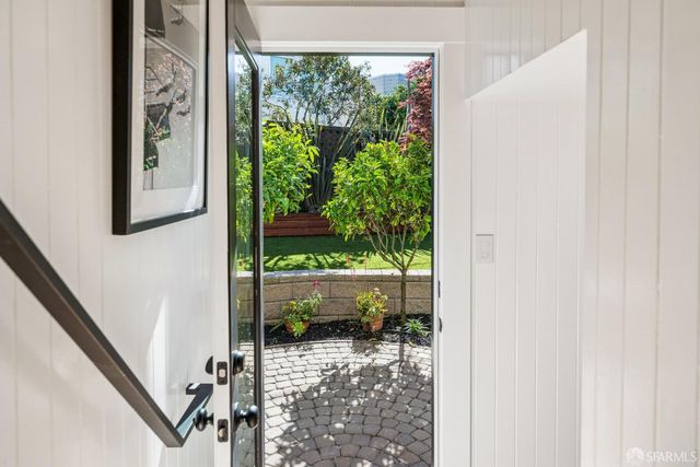 90 Entrada Court, San Francisco, CA 94127