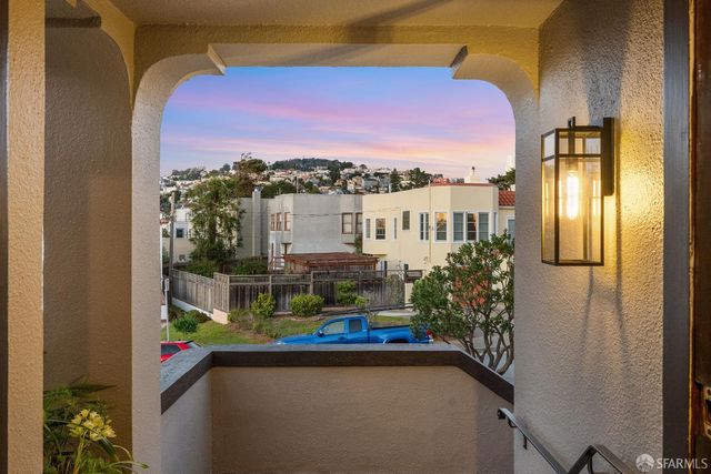 90 Entrada Court, San Francisco, CA 94127