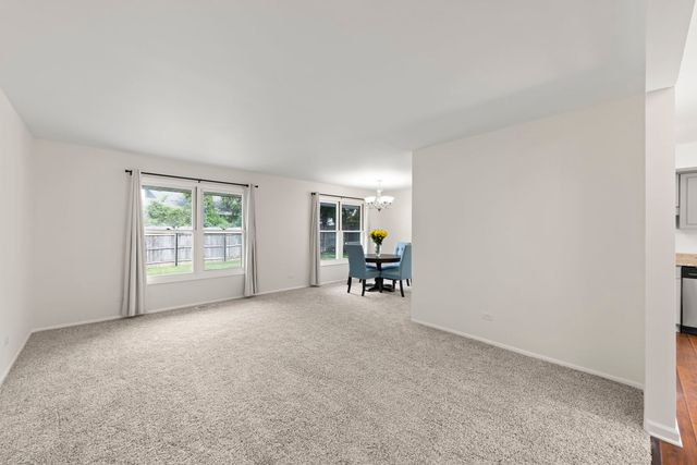 121 Newport Drive, Bolingbrook, IL 60440