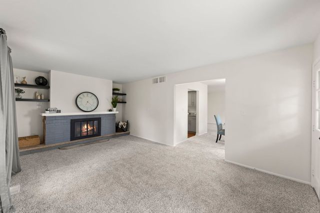 121 Newport Drive, Bolingbrook, IL 60440