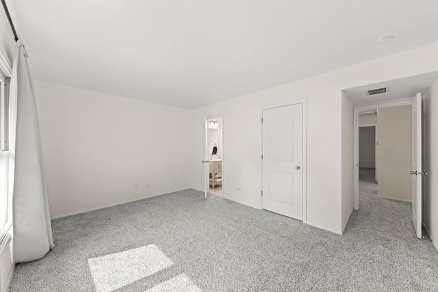 121 Newport Drive, Bolingbrook, IL 60440