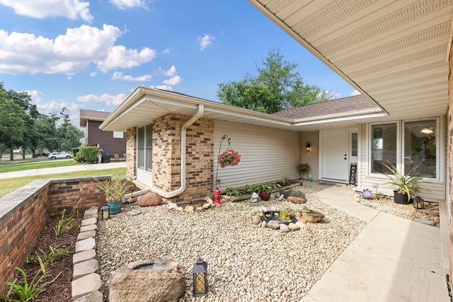121 Newport Drive, Bolingbrook, IL 60440