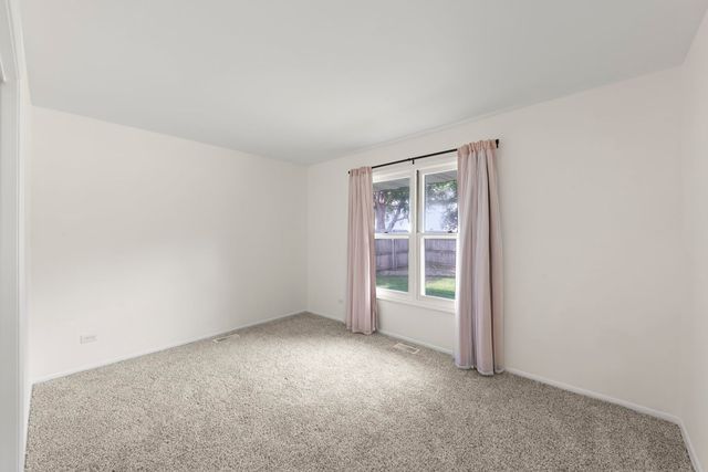 121 Newport Drive, Bolingbrook, IL 60440