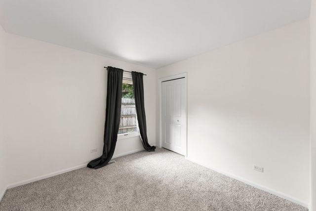 121 Newport Drive, Bolingbrook, IL 60440