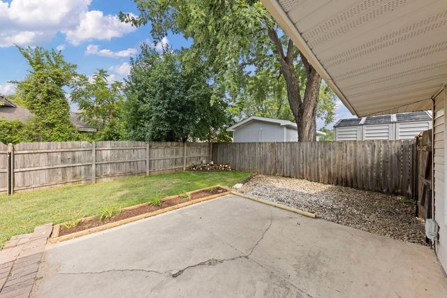 121 Newport Drive, Bolingbrook, IL 60440
