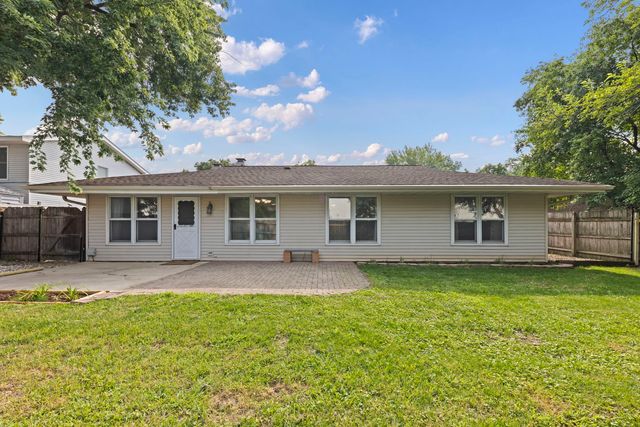 121 Newport Drive, Bolingbrook, IL 60440