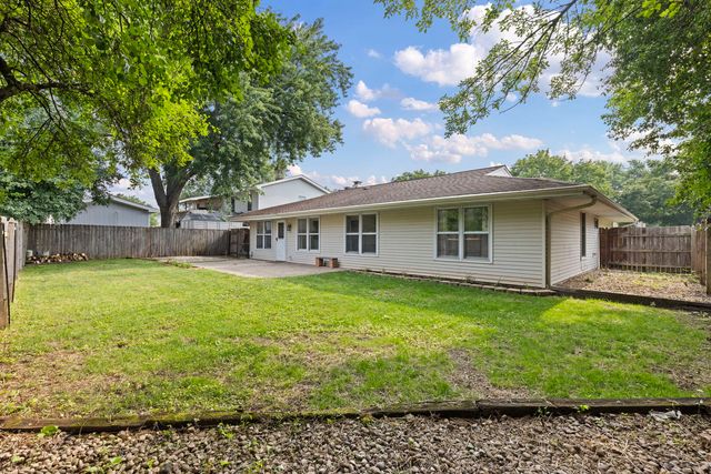 121 Newport Drive, Bolingbrook, IL 60440