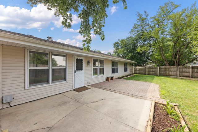 121 Newport Drive, Bolingbrook, IL 60440
