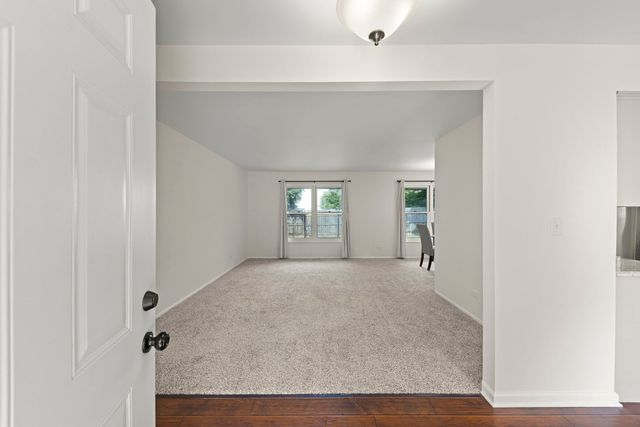 121 Newport Drive, Bolingbrook, IL 60440