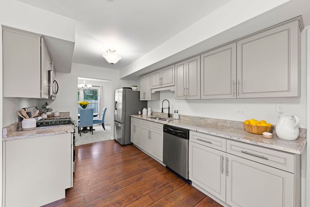 121 Newport Drive, Bolingbrook, IL 60440