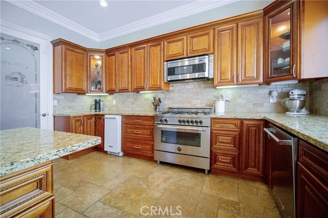 30385 South Fork Drive, Canyon Lake, CA 92587