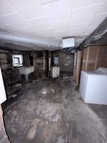 10453 S Ewing Avenue, Chicago, IL 60617