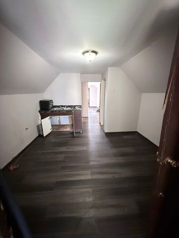 10453 S Ewing Avenue, Chicago, IL 60617