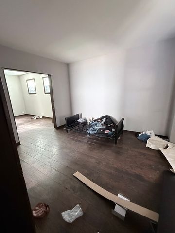 10453 S Ewing Avenue, Chicago, IL 60617