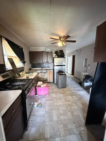 10453 S Ewing Avenue, Chicago, IL 60617