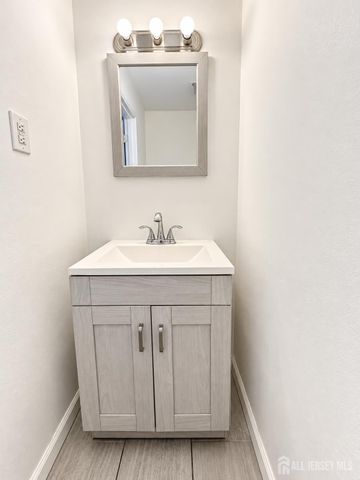 21 Lake Avenue 1A, East Brunswick, NJ 08816