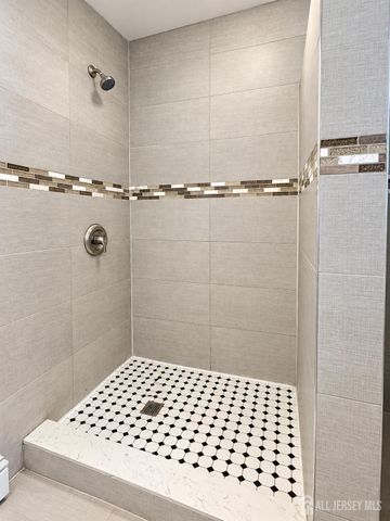 21 Lake Avenue 1A, East Brunswick, NJ 08816