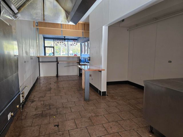 5858 N Lincoln Avenue, Chicago, IL 60659