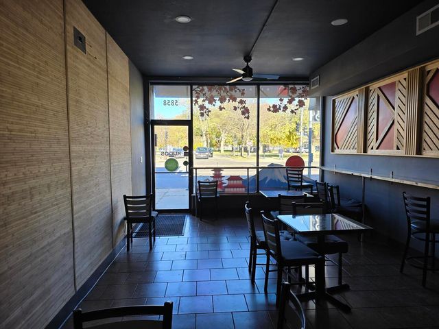 5858 N Lincoln Avenue, Chicago, IL 60659