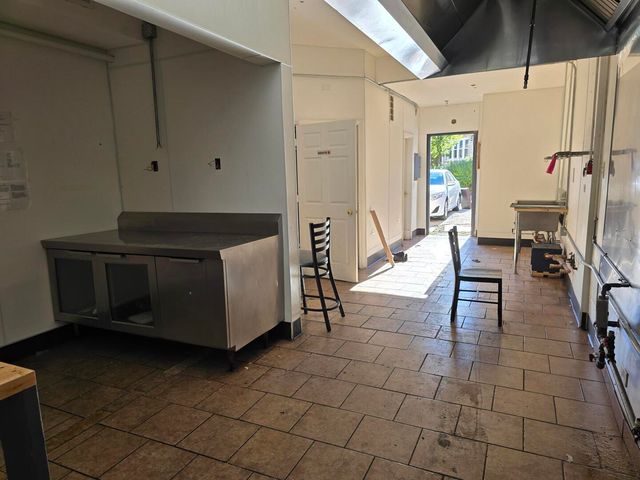 5858 N Lincoln Avenue, Chicago, IL 60659